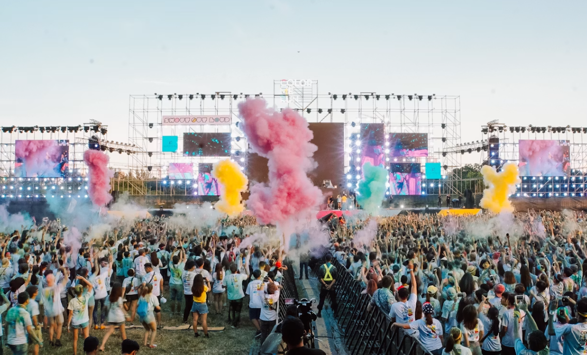Large outdoor festival and concert served by Polar Express Ice food truck Georgia